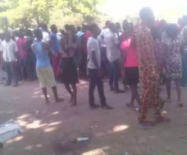 Photos: Two Thieves From Benin Caught In Obafemi Awolowo University
